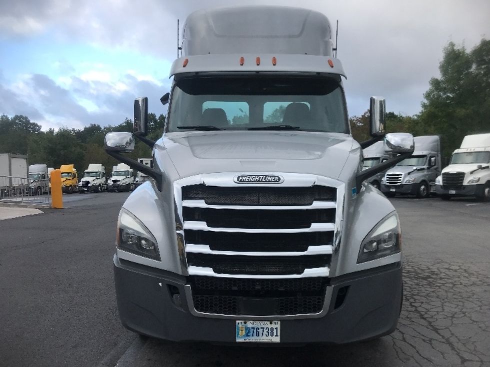 Day Cab Tractor-Heavy Duty Tractors-Freightliner-2019-T12664ST-Jessup-PA-384,004\n\t\tmiles-$ 51,750 - Image 2