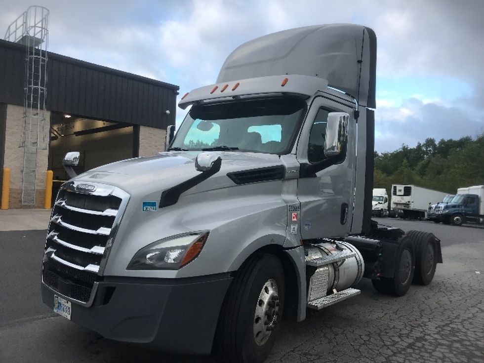 Day Cab Tractor-Heavy Duty Tractors-Freightliner-2019-T12664ST-Jessup-PA-384,004\n\t\tmiles-$ 51,750 - Image 3