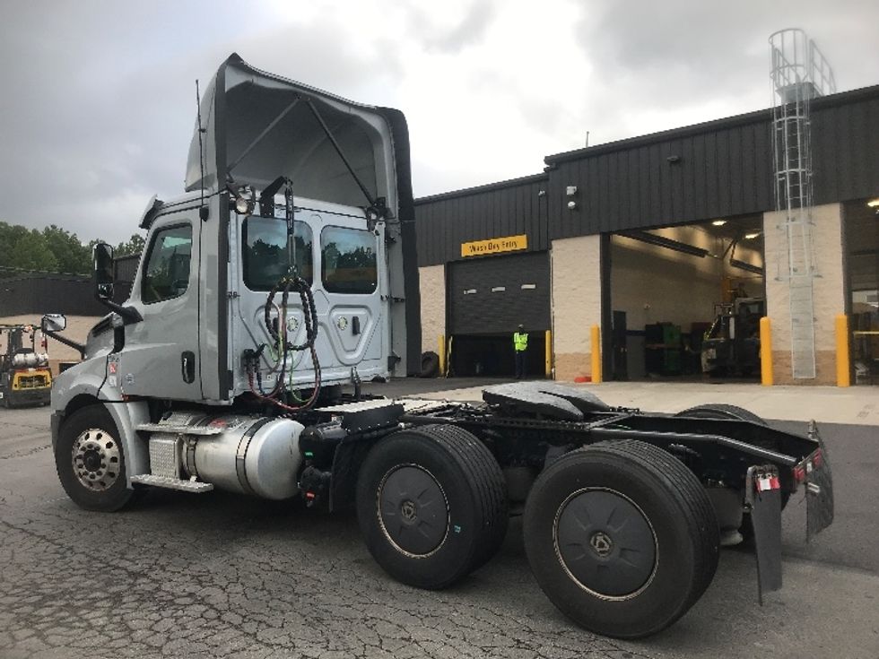Day Cab Tractor-Heavy Duty Tractors-Freightliner-2019-T12664ST-Jessup-PA-384,004\n\t\tmiles-$ 51,750 - Image 5