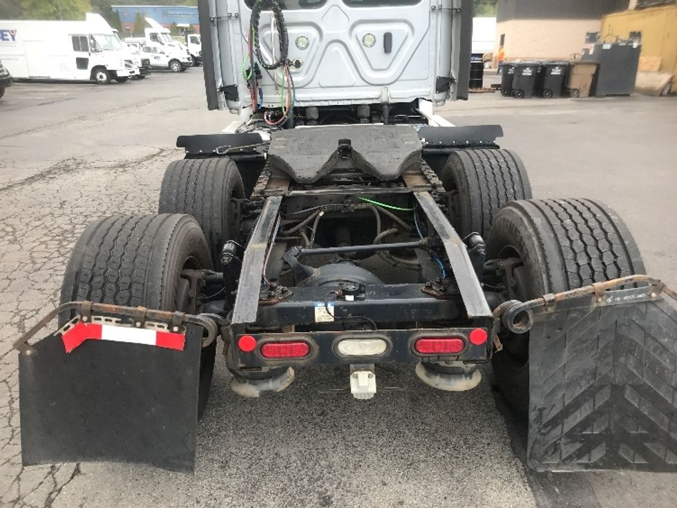 Day Cab Tractor-Heavy Duty Tractors-Freightliner-2019-T12664ST-Jessup-PA-384,004\n\t\tmiles-$ 51,750 - Image 6