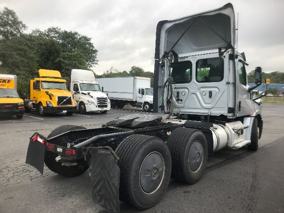 Day Cab Tractor-Heavy Duty Tractors-Freightliner-2019-T12664ST-Jessup-PA-384,004\n\t\tmiles-$ 51,750 - Image 7
