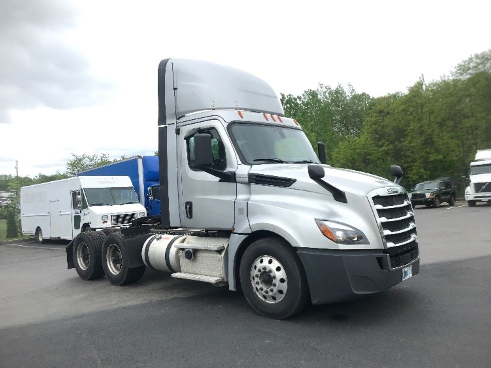Day Cab Tractor-Heavy Duty Tractors-Freightliner-2019-T12664ST-Jessup-PA-505,442\n\t\tmiles-$ 42,750 - Image 1