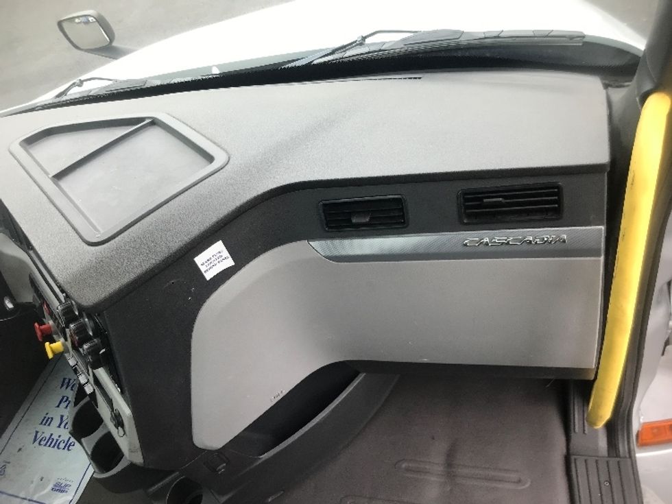 Day Cab Tractor-Heavy Duty Tractors-Freightliner-2019-T12664ST-Jessup-PA-505,442\n\t\tmiles-$ 42,750 - Image 13