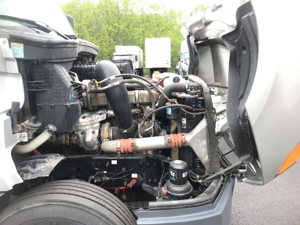 Day Cab Tractor-Heavy Duty Tractors-Freightliner-2019-T12664ST-Jessup-PA-505,442\n\t\tmiles-$ 42,750 - Image 16