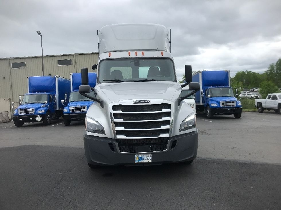 Day Cab Tractor-Heavy Duty Tractors-Freightliner-2019-T12664ST-Jessup-PA-505,442\n\t\tmiles-$ 42,750 - Image 2