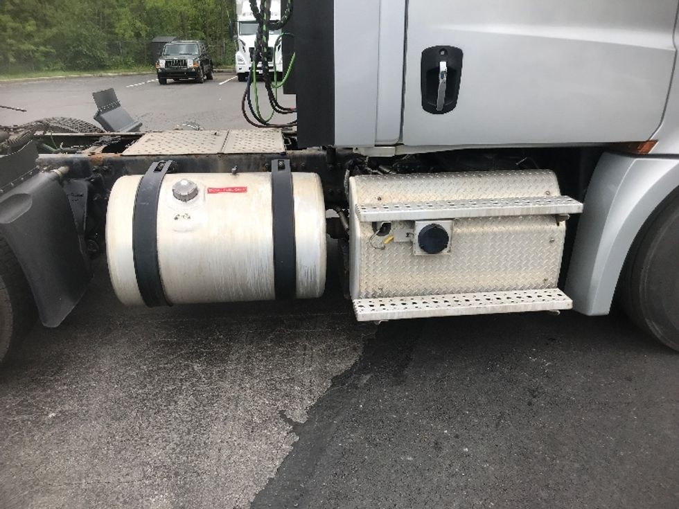 Day Cab Tractor-Heavy Duty Tractors-Freightliner-2019-T12664ST-Jessup-PA-505,442\n\t\tmiles-$ 42,750 - Image 21