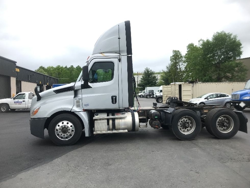 Day Cab Tractor-Heavy Duty Tractors-Freightliner-2019-T12664ST-Jessup-PA-505,442\n\t\tmiles-$ 42,750 - Image 4