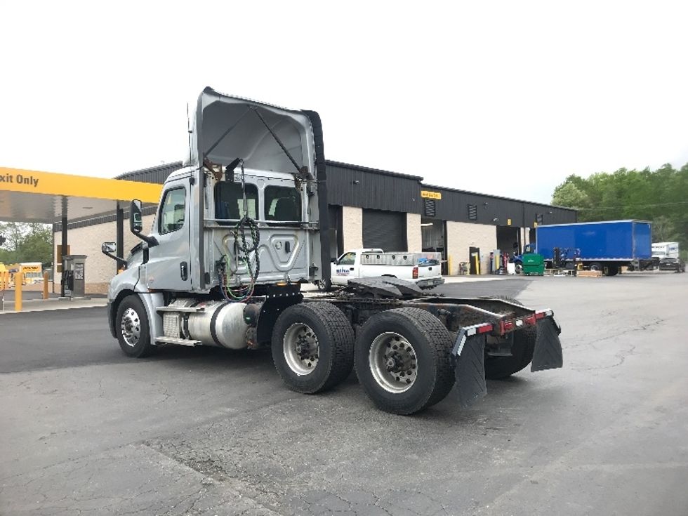Day Cab Tractor-Heavy Duty Tractors-Freightliner-2019-T12664ST-Jessup-PA-505,442\n\t\tmiles-$ 42,750 - Image 5