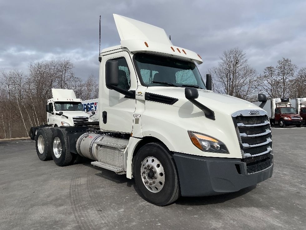 Day Cab Tractor-Heavy Duty Tractors-Freightliner-2019-T12664ST-Jessup-PA-514,904\n\t\tmiles-$ 42,500 - Image 1