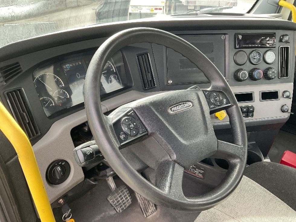 Day Cab Tractor-Heavy Duty Tractors-Freightliner-2019-T12664ST-Jessup-PA-514,904\n\t\tmiles-$ 42,500 - Image 11