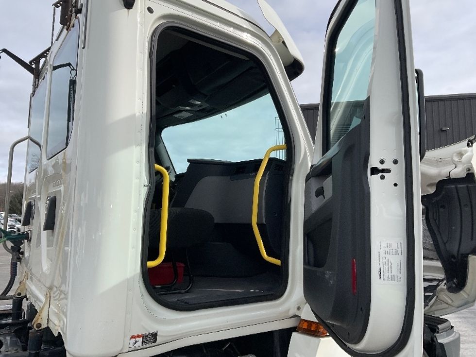 Day Cab Tractor-Heavy Duty Tractors-Freightliner-2019-T12664ST-Jessup-PA-514,904\n\t\tmiles-$ 42,500 - Image 12