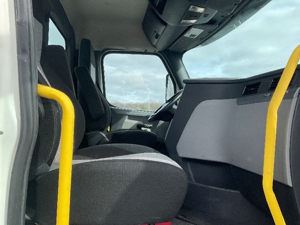 Day Cab Tractor-Heavy Duty Tractors-Freightliner-2019-T12664ST-Jessup-PA-514,904\n\t\tmiles-$ 42,500 - Image 13