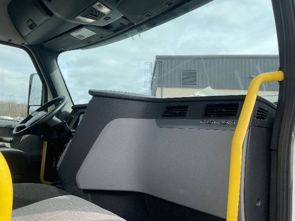 Day Cab Tractor-Heavy Duty Tractors-Freightliner-2019-T12664ST-Jessup-PA-514,904\n\t\tmiles-$ 42,500 - Image 14