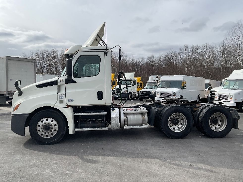 Day Cab Tractor-Heavy Duty Tractors-Freightliner-2019-T12664ST-Jessup-PA-514,904\n\t\tmiles-$ 42,500 - Image 4