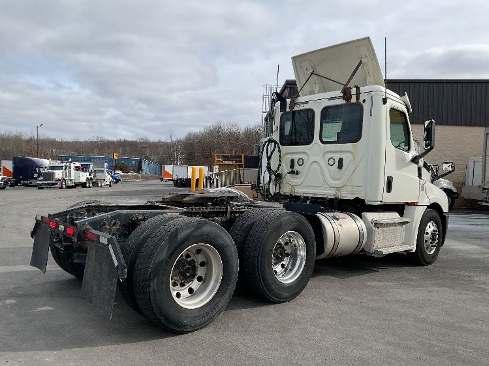 Day Cab Tractor-Heavy Duty Tractors-Freightliner-2019-T12664ST-Jessup-PA-514,904\n\t\tmiles-$ 42,500 - Image 7