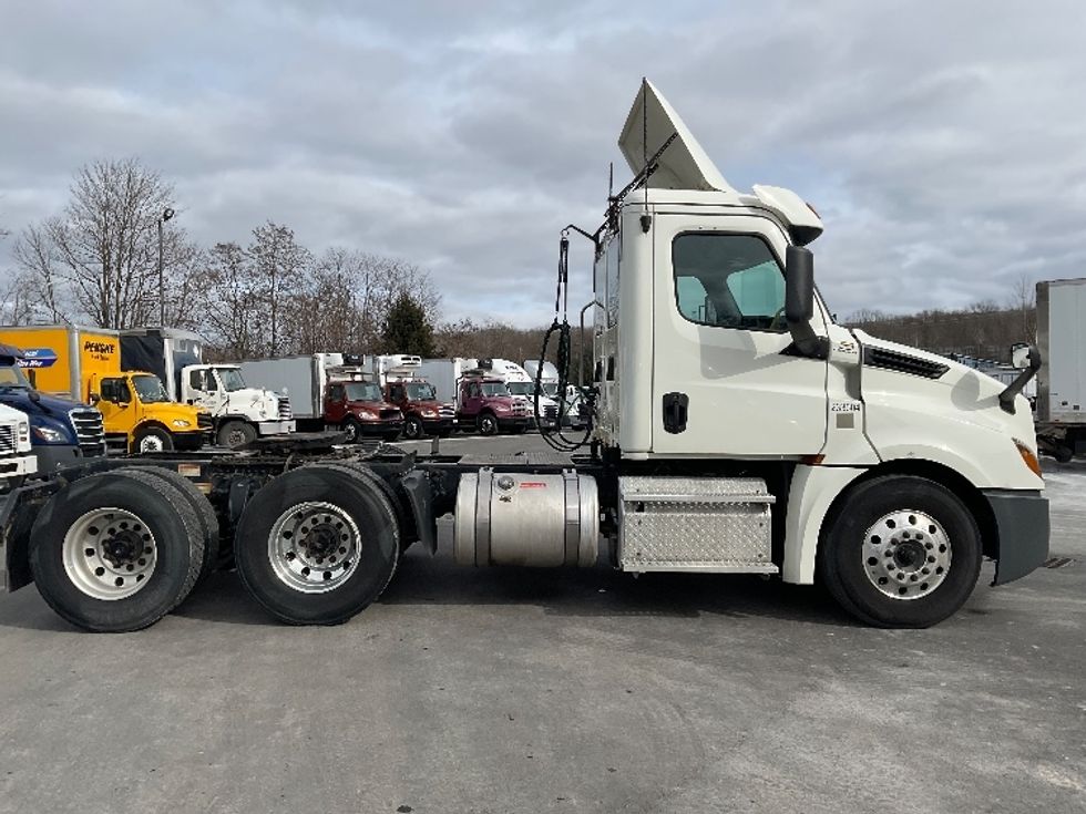 Day Cab Tractor-Heavy Duty Tractors-Freightliner-2019-T12664ST-Jessup-PA-514,904\n\t\tmiles-$ 42,500 - Image 8