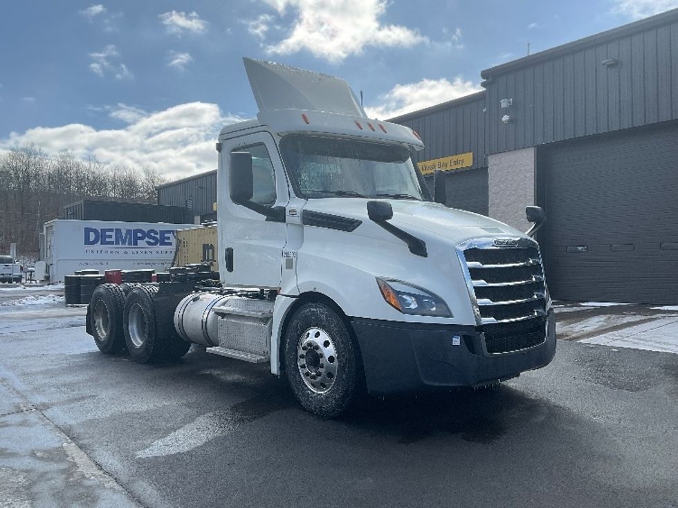 Day Cab Tractor-Heavy Duty Tractors-Freightliner-2019-T12664ST-Jessup-PA-562,758\n\t\tmiles-$ 38,250 - Image 1