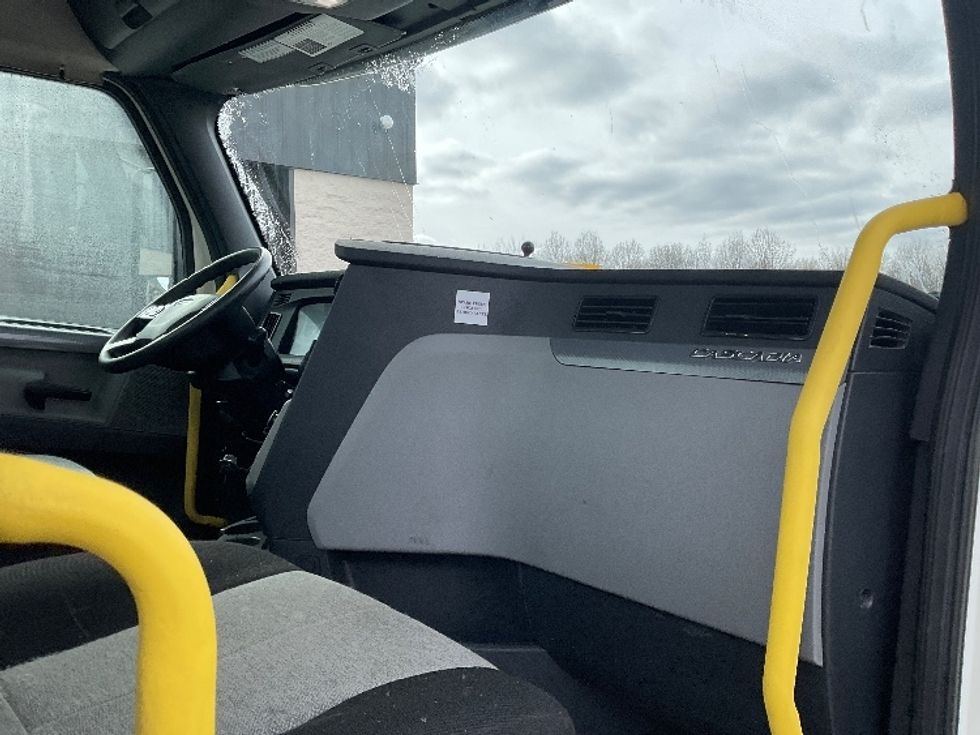 Day Cab Tractor-Heavy Duty Tractors-Freightliner-2019-T12664ST-Jessup-PA-562,758\n\t\tmiles-$ 38,250 - Image 14