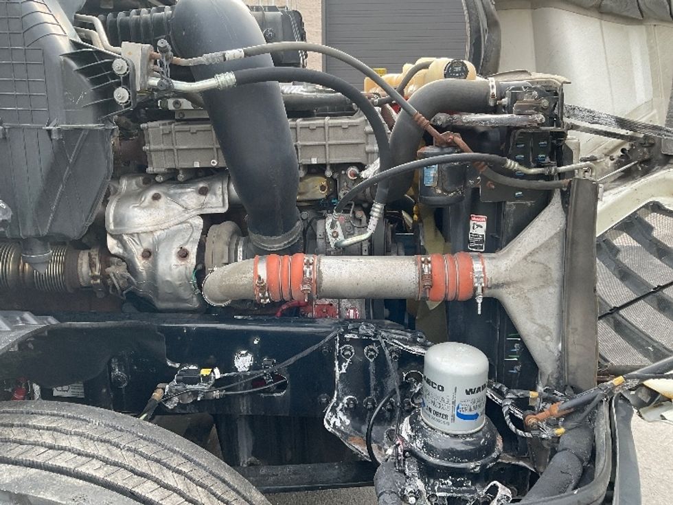 Day Cab Tractor-Heavy Duty Tractors-Freightliner-2019-T12664ST-Jessup-PA-562,758\n\t\tmiles-$ 38,250 - Image 15