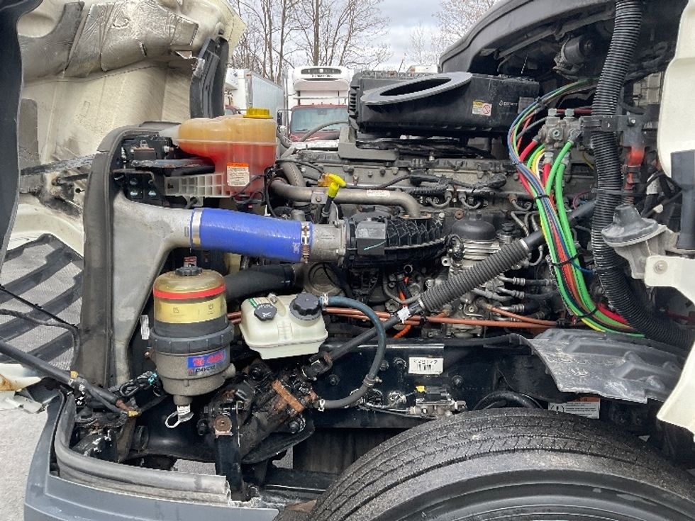 Day Cab Tractor-Heavy Duty Tractors-Freightliner-2019-T12664ST-Jessup-PA-562,758\n\t\tmiles-$ 38,250 - Image 16