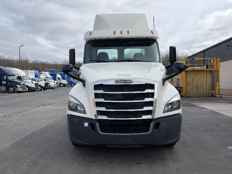 Day Cab Tractor-Heavy Duty Tractors-Freightliner-2019-T12664ST-Jessup-PA-562,758\n\t\tmiles-$ 38,250 - Image 2