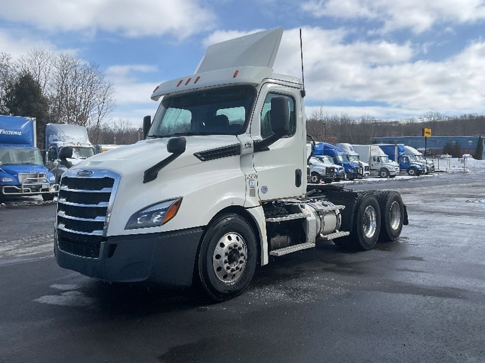 Day Cab Tractor-Heavy Duty Tractors-Freightliner-2019-T12664ST-Jessup-PA-562,758\n\t\tmiles-$ 38,250 - Image 3