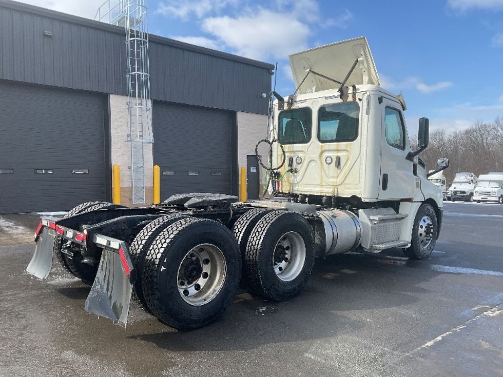 Day Cab Tractor-Heavy Duty Tractors-Freightliner-2019-T12664ST-Jessup-PA-562,758\n\t\tmiles-$ 38,250 - Image 7