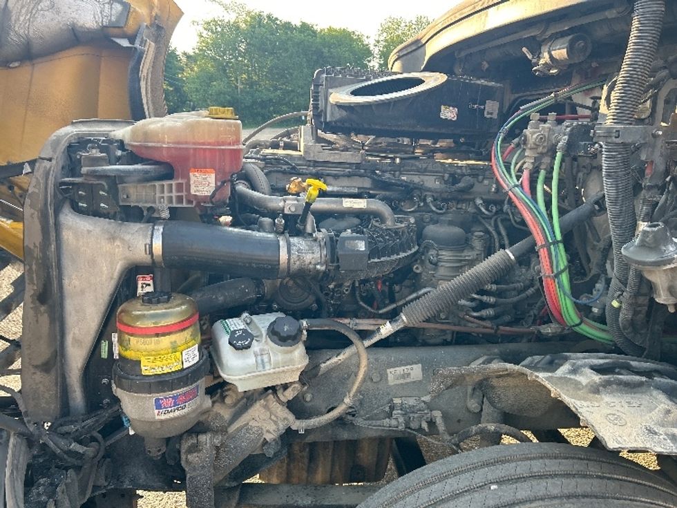 Day Cab Tractor-Heavy Duty Tractors-Freightliner-2019-T12664ST-Kalamazoo-MI-428,439\n\t\tmiles-$ 38,750 - Image 16