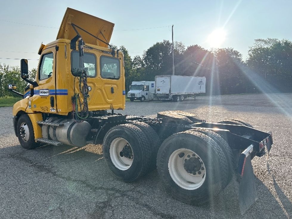 Day Cab Tractor-Heavy Duty Tractors-Freightliner-2019-T12664ST-Kalamazoo-MI-428,439\n\t\tmiles-$ 38,750 - Image 5