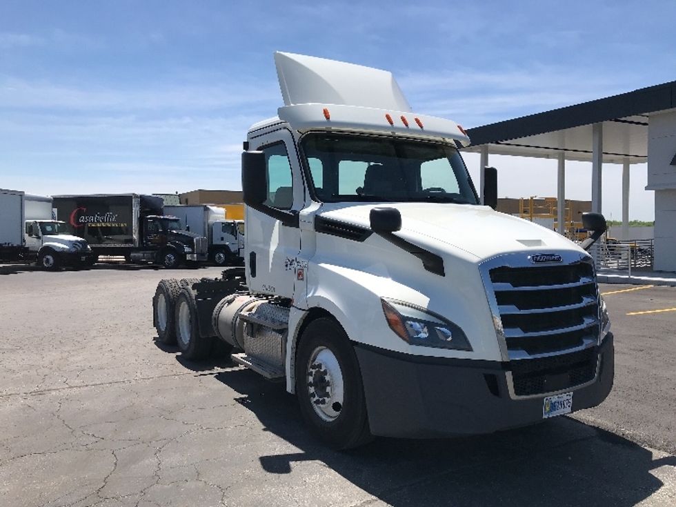 Day Cab Tractor-Heavy Duty Tractors-Freightliner-2019-T12664ST-Kansas City-MO-250,723\n\t\tmiles-$ 52,000 - Image 1