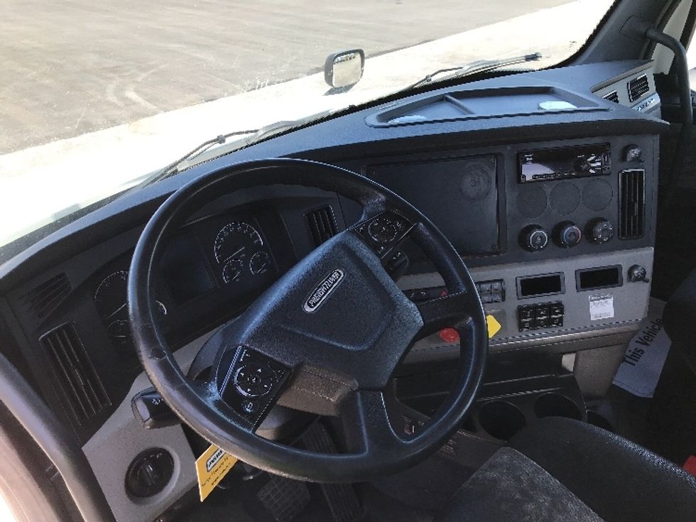 Day Cab Tractor-Heavy Duty Tractors-Freightliner-2019-T12664ST-Kansas City-MO-250,723\n\t\tmiles-$ 52,000 - Image 10