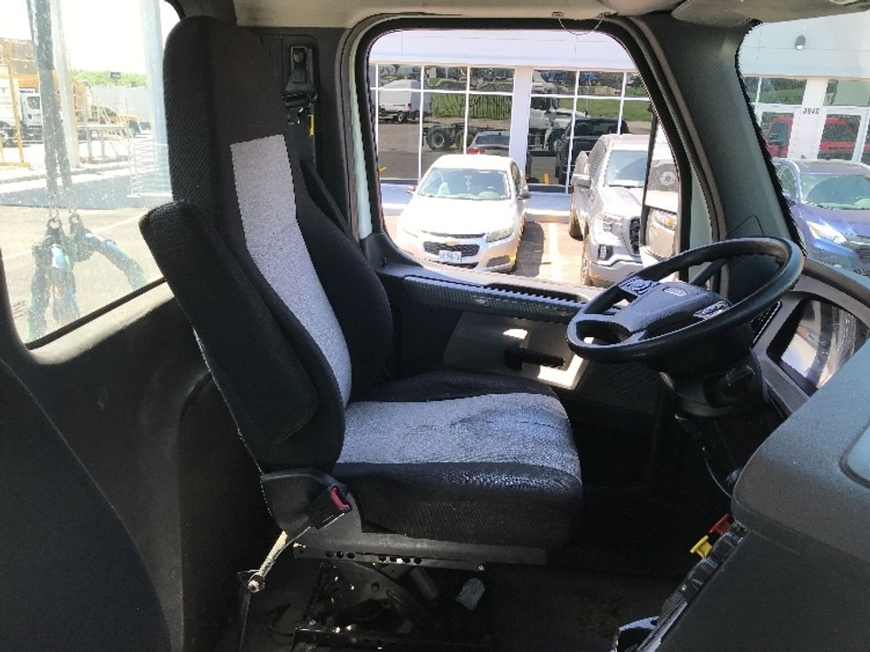 Day Cab Tractor-Heavy Duty Tractors-Freightliner-2019-T12664ST-Kansas City-MO-250,723\n\t\tmiles-$ 52,000 - Image 14