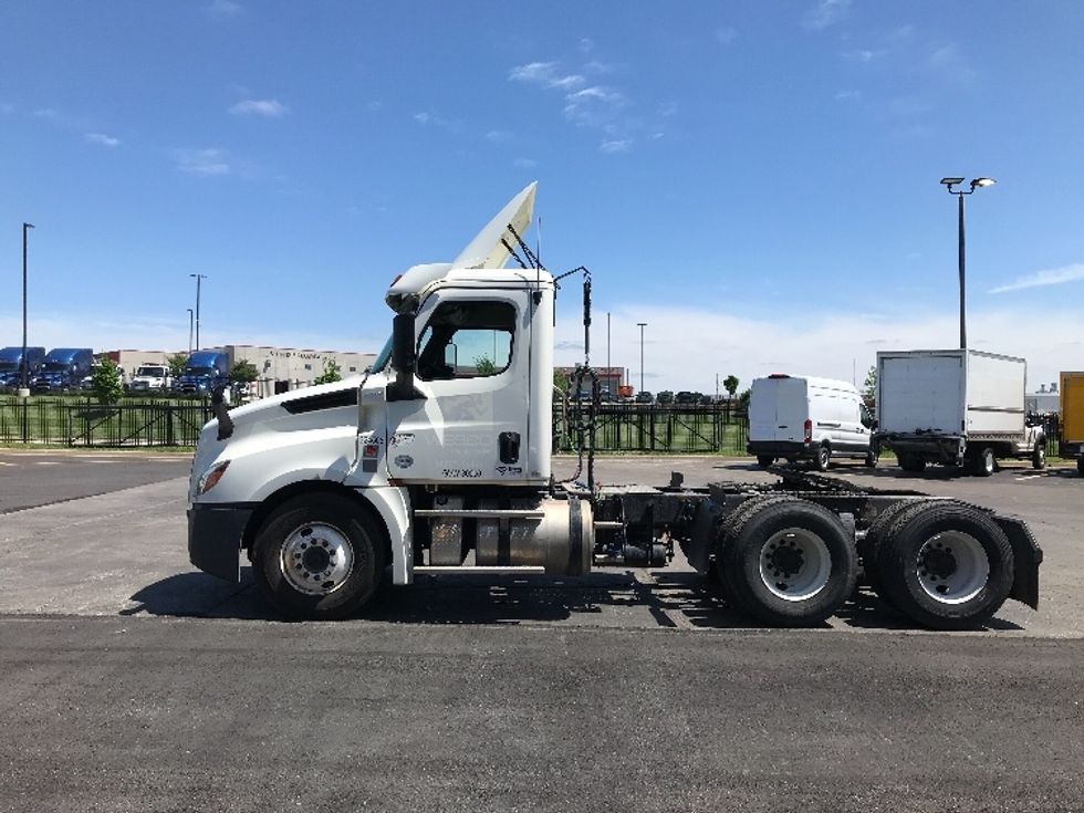 Day Cab Tractor-Heavy Duty Tractors-Freightliner-2019-T12664ST-Kansas City-MO-250,723\n\t\tmiles-$ 52,000 - Image 4