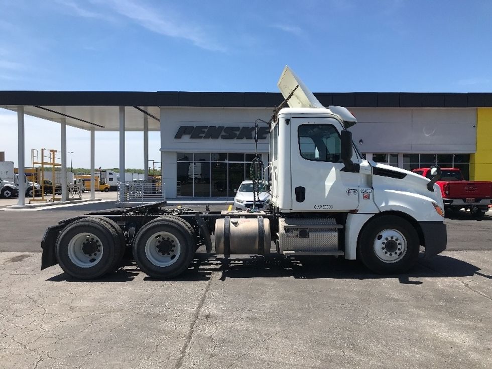Day Cab Tractor-Heavy Duty Tractors-Freightliner-2019-T12664ST-Kansas City-MO-250,723\n\t\tmiles-$ 52,000 - Image 8