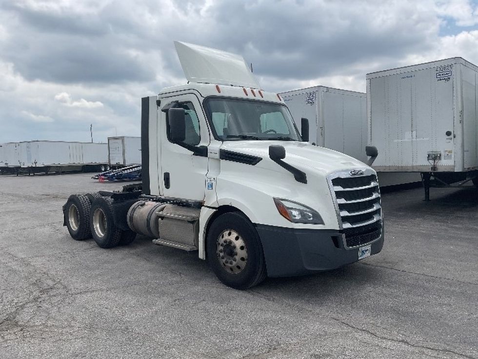Day Cab Tractor-Heavy Duty Tractors-Freightliner-2019-T12664ST-Kansas City-MO-273,787\n\t\tmiles-$ 52,500 - Image 1