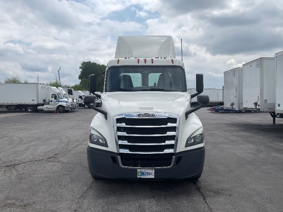 2019 Freightliner Cascadia 126" Day cab photo 2