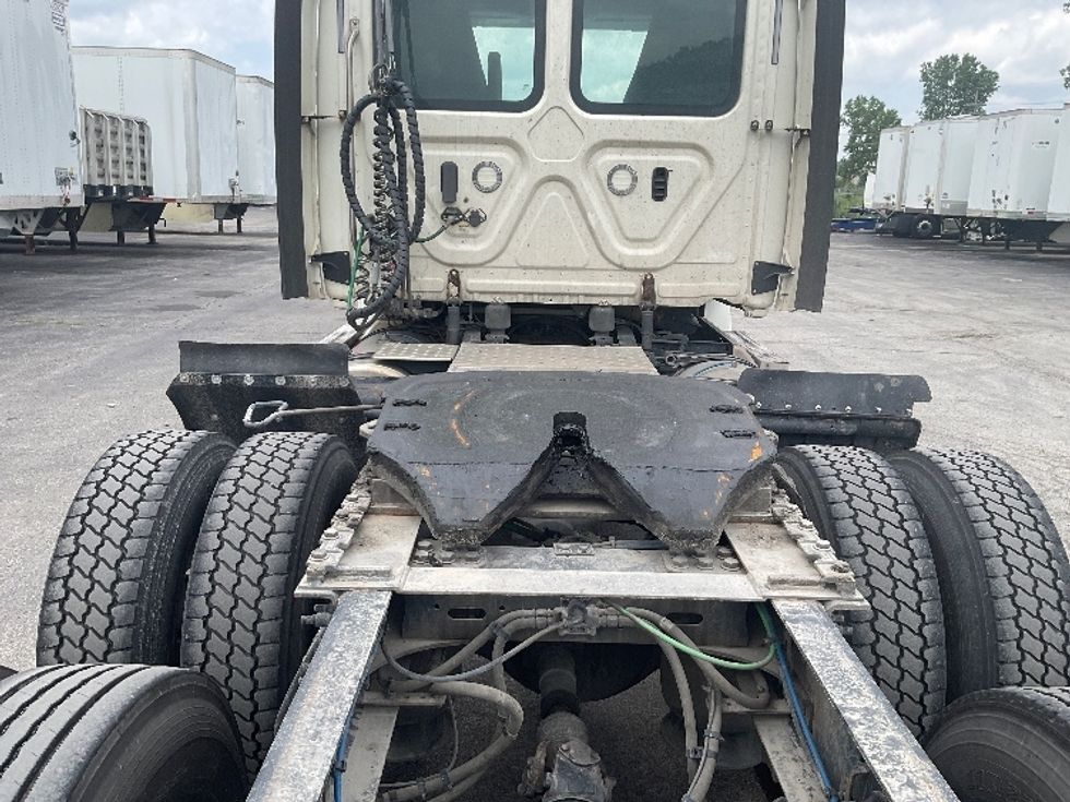 Day Cab Tractor-Heavy Duty Tractors-Freightliner-2019-T12664ST-Kansas City-MO-273,787\n\t\tmiles-$ 52,500 - Image 6
