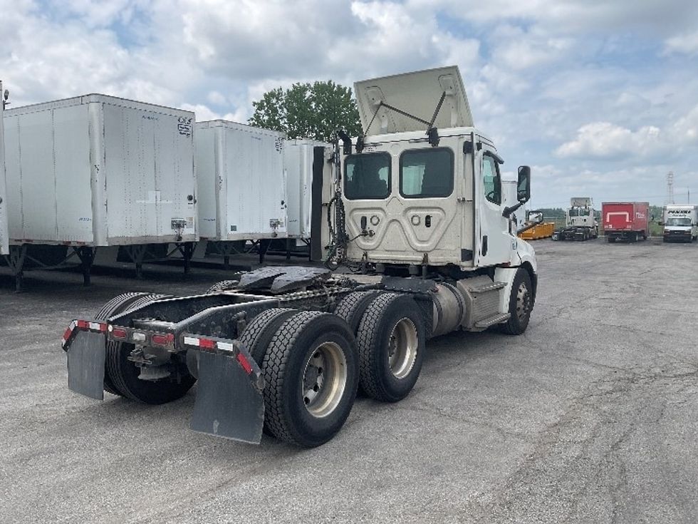 Day Cab Tractor-Heavy Duty Tractors-Freightliner-2019-T12664ST-Kansas City-MO-273,787\n\t\tmiles-$ 52,500 - Image 7