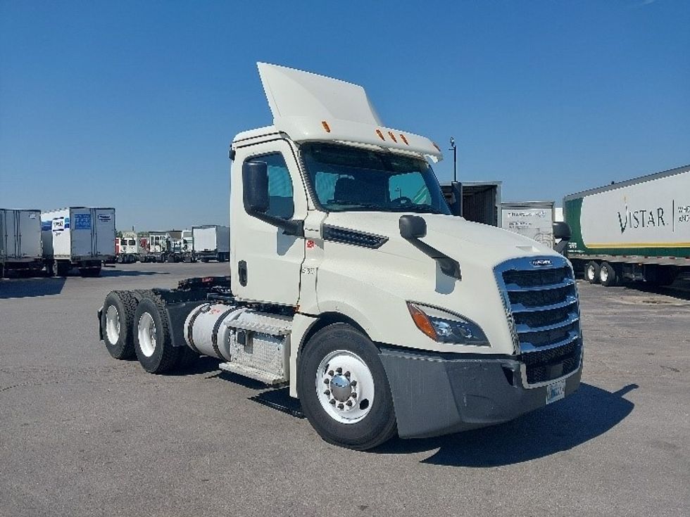 Day Cab Tractor-Heavy Duty Tractors-Freightliner-2019-T12664ST-Kansas City-MO-278,717\n\t\tmiles-$ 66,000 - Image 1