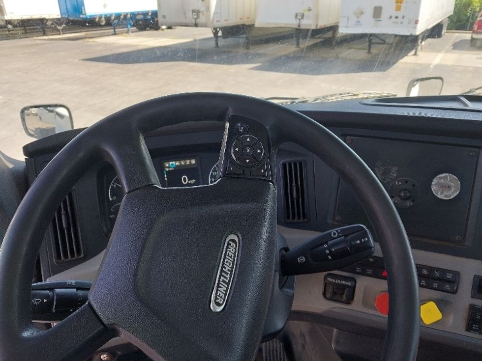 Day Cab Tractor-Heavy Duty Tractors-Freightliner-2019-T12664ST-Kansas City-MO-278,717\n\t\tmiles-$ 66,000 - Image 11