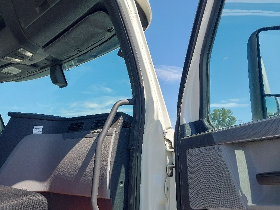 Day Cab Tractor-Heavy Duty Tractors-Freightliner-2019-T12664ST-Kansas City-MO-278,717\n\t\tmiles-$ 66,000 - Image 12