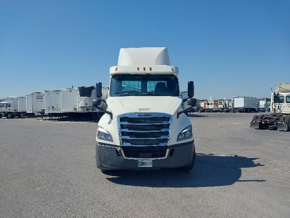 Day Cab Tractor-Heavy Duty Tractors-Freightliner-2019-T12664ST-Kansas City-MO-278,717\n\t\tmiles-$ 66,000 - Image 2