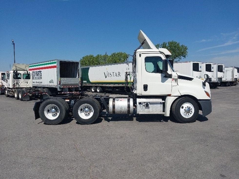 Day Cab Tractor-Heavy Duty Tractors-Freightliner-2019-T12664ST-Kansas City-MO-278,717\n\t\tmiles-$ 66,000 - Image 8