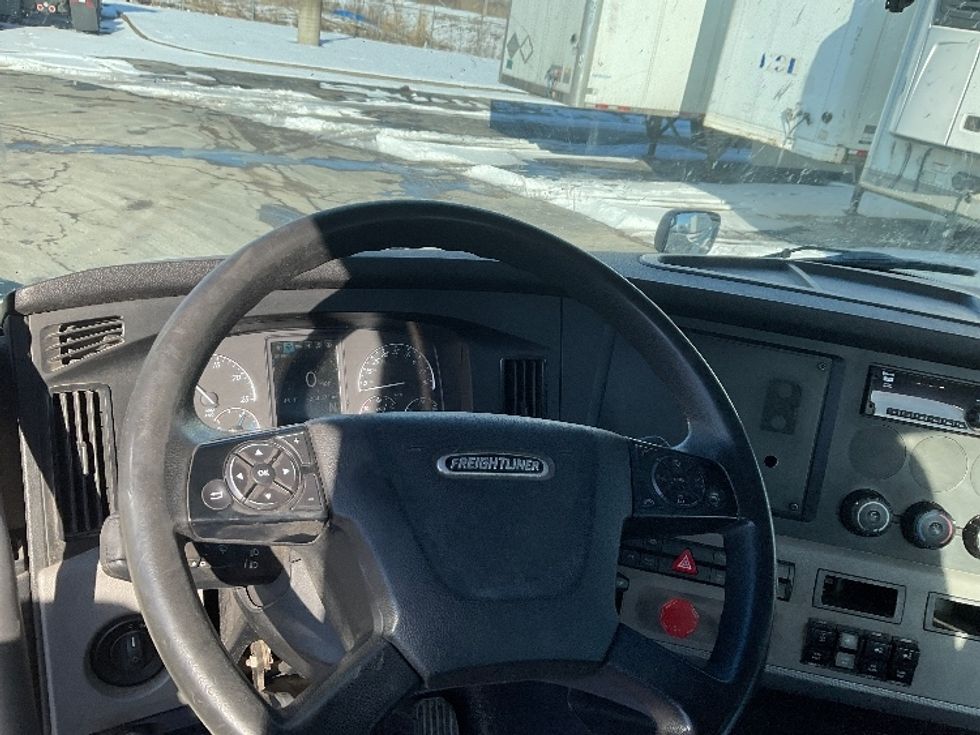 Day Cab Tractor-Heavy Duty Tractors-Freightliner-2019-T12664ST-Kansas City-MO-300,214\n\t\tmiles-$ 50,000 - Image 11