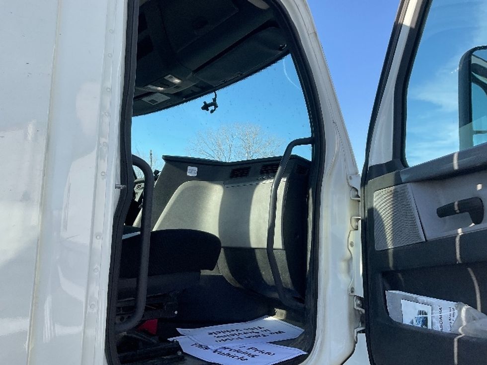 Day Cab Tractor-Heavy Duty Tractors-Freightliner-2019-T12664ST-Kansas City-MO-300,214\n\t\tmiles-$ 50,000 - Image 12