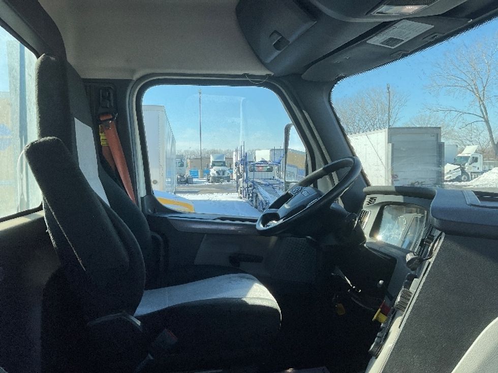 Day Cab Tractor-Heavy Duty Tractors-Freightliner-2019-T12664ST-Kansas City-MO-300,214\n\t\tmiles-$ 50,000 - Image 14