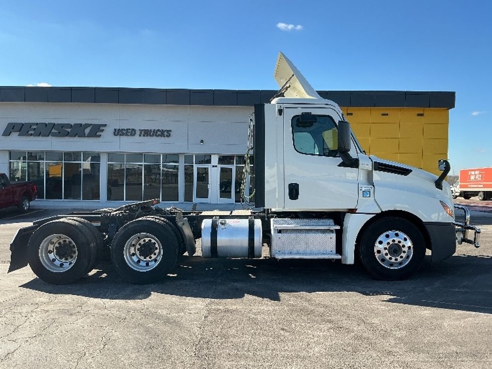 Day Cab Tractor-Heavy Duty Tractors-Freightliner-2019-T12664ST-Kansas City-MO-300,214\n\t\tmiles-$ 50,000 - Image 8