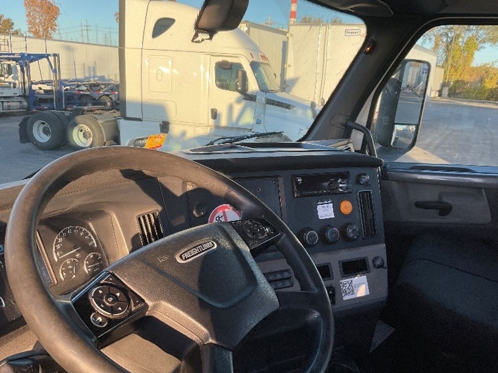Day Cab Tractor-Heavy Duty Tractors-Freightliner-2019-T12664ST-Kansas City-MO-359,911\n\t\tmiles-$ 46,500 - Image 10