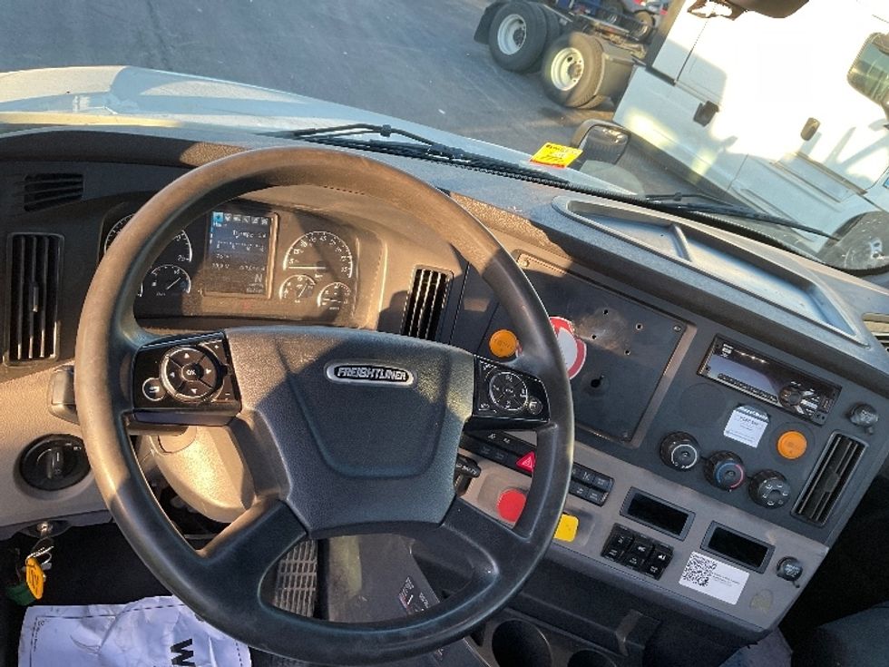Day Cab Tractor-Heavy Duty Tractors-Freightliner-2019-T12664ST-Kansas City-MO-359,911\n\t\tmiles-$ 46,500 - Image 11