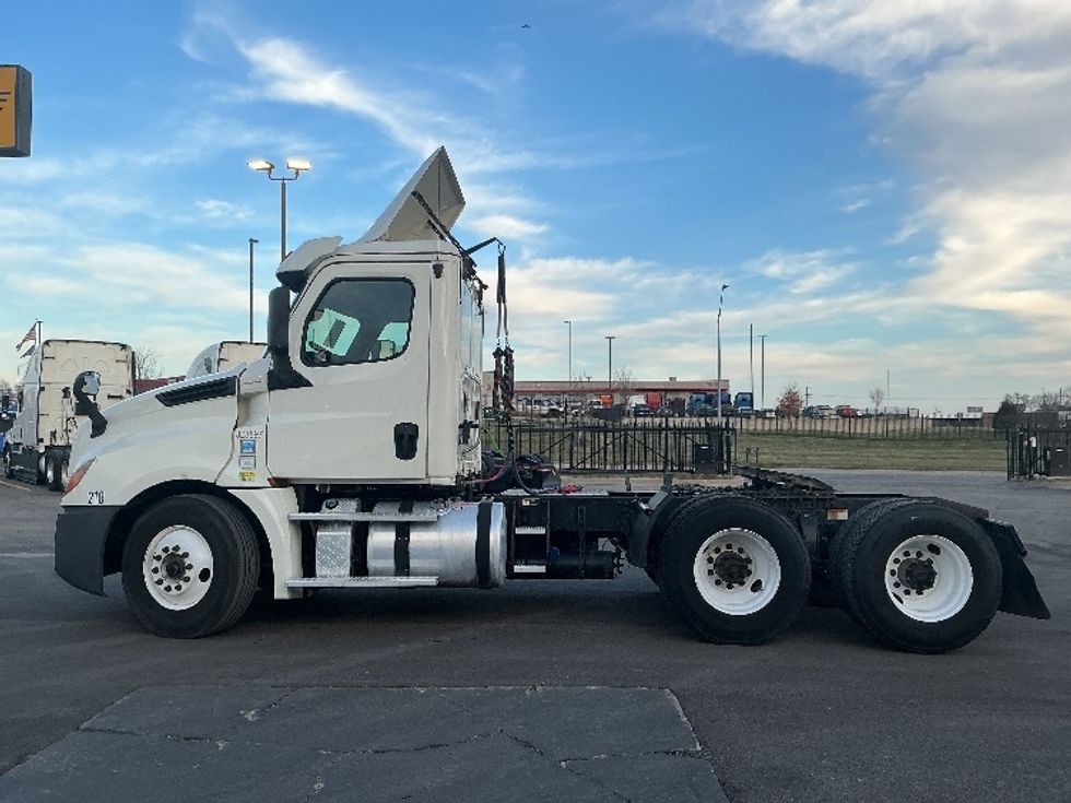 Day Cab Tractor-Heavy Duty Tractors-Freightliner-2019-T12664ST-Kansas City-MO-359,911\n\t\tmiles-$ 46,500 - Image 4
